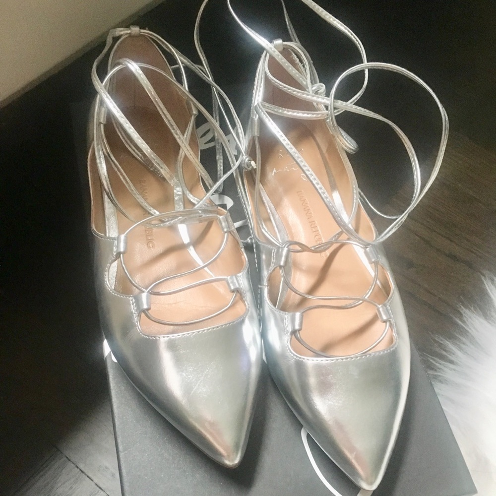 Banana Republic Metallic Silver lace up flats